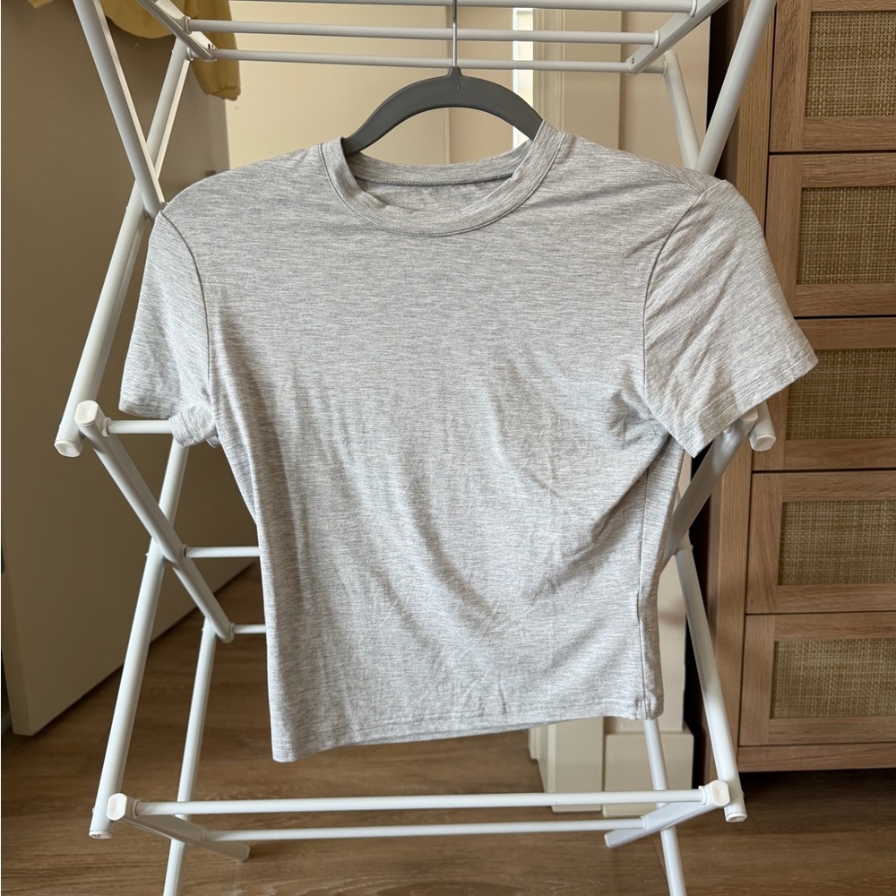 Amazon Essentials Light Gray Short Sleeve Tee